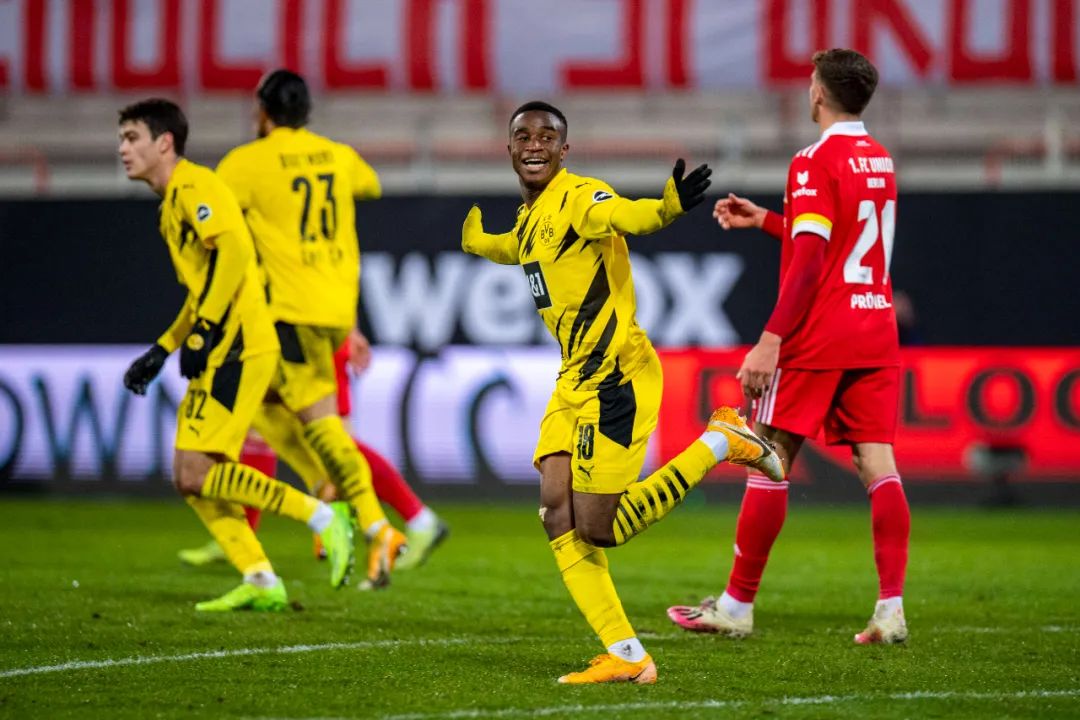 包含里程碑夜！浙江稠州迎来里程碑；德甲国际比赛日刷纪录；震撼外界；轮换策略成焦点的词条