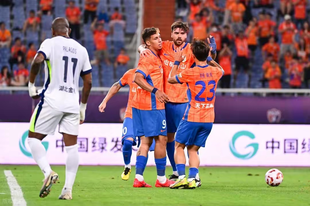 足总杯赛程吃紧，武汉三镇今晨遗憾出局，引发热议，临场指挥获称赞(武汉三镇全体大名单)