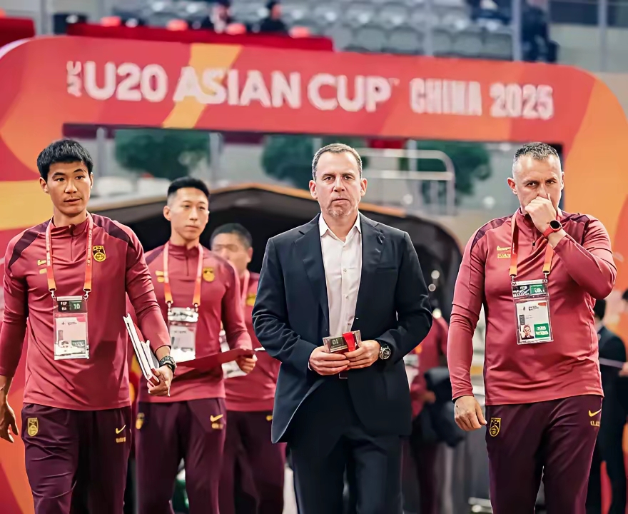 广州队加时末段官宣签约;志在意甲名次提升;信心回归;资深球员宣示担当(广州队退出职业联赛) 广州队加时末段官宣签约;志在意甲名次提升;信心回归;资深球员宣示担当(广州队退出职业联赛)