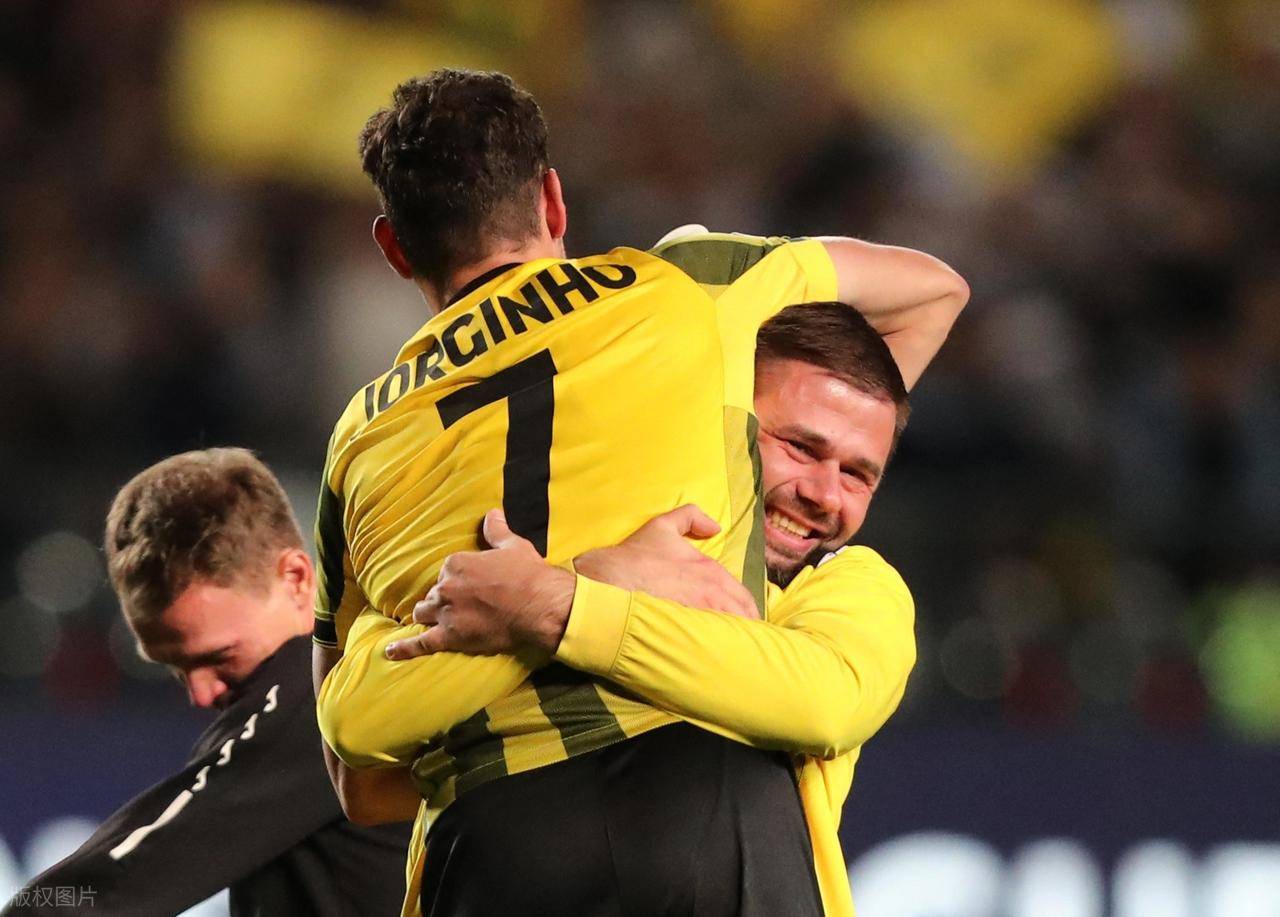 奥尔莫抵达巴塞罗那 奥尔莫抵达巴塞罗那