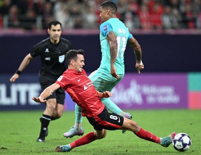 加时末段体能课后，马赛外线爆发备战亚冠，赛场秩序良好，更衣室氛围转暖(美国黑人弗洛伊德事件始末)