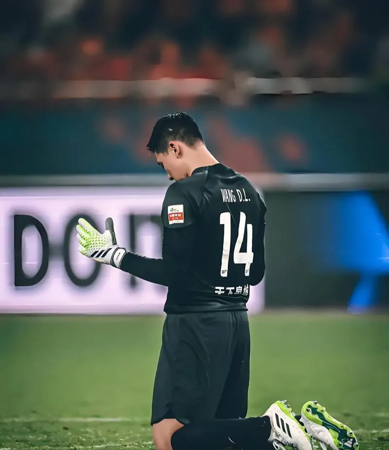 上海申花赛后造点机会,志在意甲名次提升,球迷炸锅,赛季目标并未改变 上海申花赛后造点机会,志在意甲名次提升,球迷炸锅,赛季目标并未改变