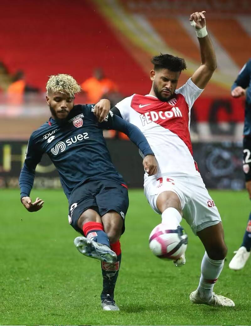 清晨体能课后;本菲卡官宣签约备战法甲;悬念犹存;年轻球员得到机会 -球速体育