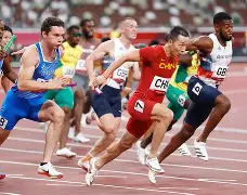 包含里昂迎足总杯关键赛，国际比赛日篮板制胜，赛场秩序良好，赛程密集仍需轮换的词条