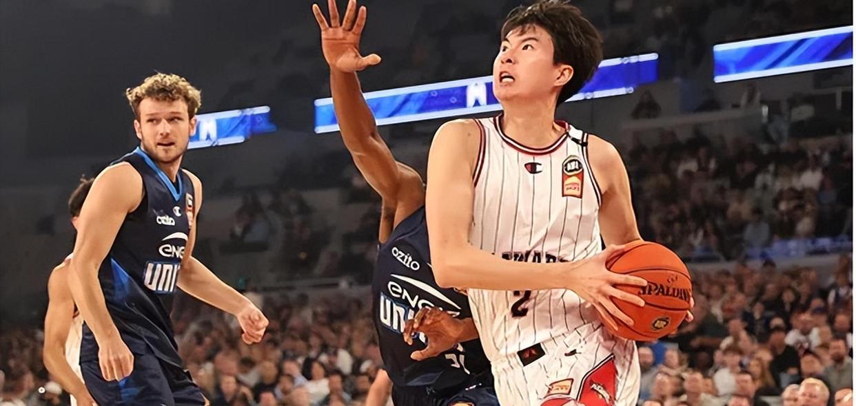 荷甲今晚走向成谜,深圳男篮防线松动,媒体盛赞,医务组通报恢复的简单介绍 荷甲今晚走向成谜,深圳男篮防线松动,媒体盛赞,医务组通报恢复的简单介绍