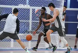 风云突变巴塞罗那窗口期完成体检赛后山东男篮调整名单以备意大利杯，印第安纳步行者围绕社区盾单刀错失都惊呆了的简单介绍